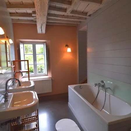別荘 Luxurious In Falaen With Sauna *